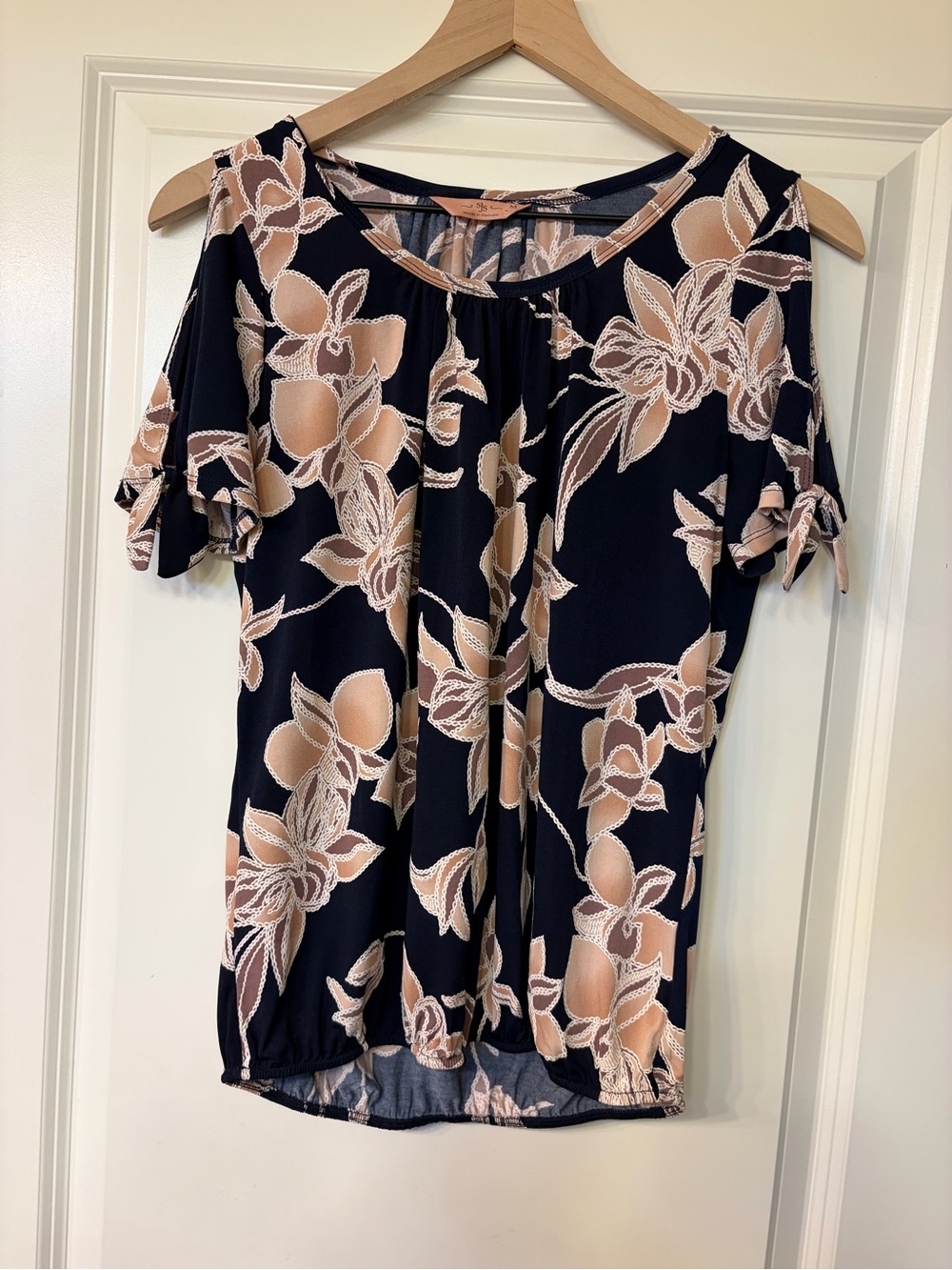 SJS Navy Cold-Shoulder Floral Top with Blush Accents